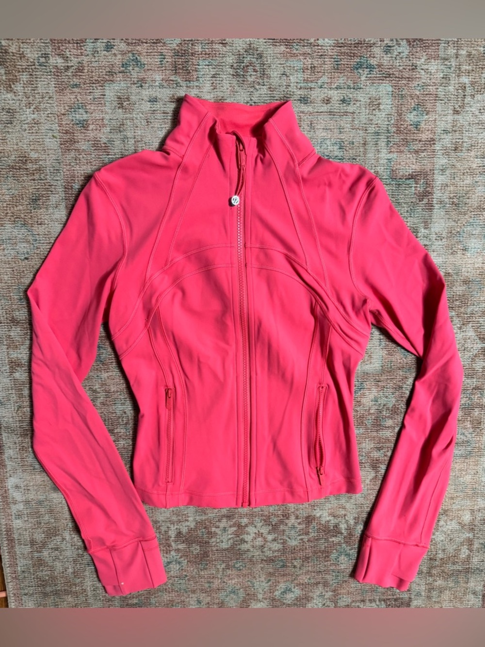 Lululemon Cropped Define Jacket *Nulu—
Lip Gloss